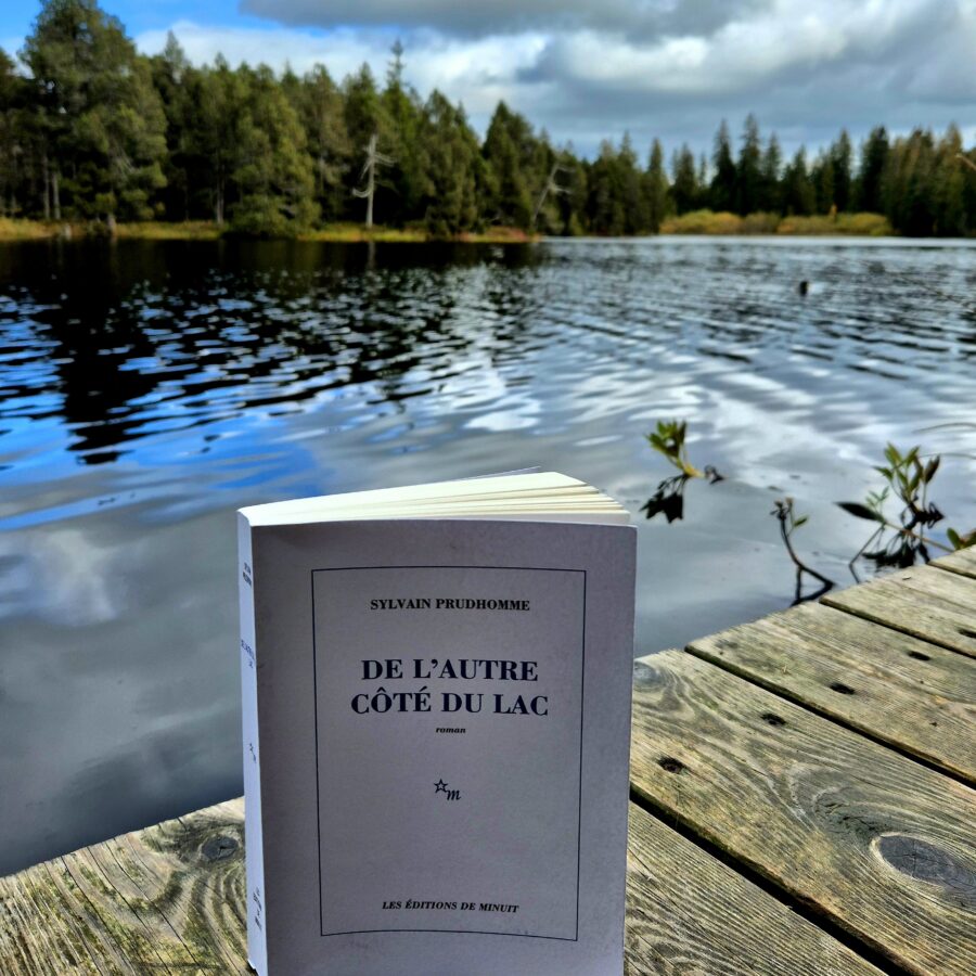 De l'autre côté du lac